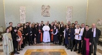 Help everyone access the Bible, including online, pope urges