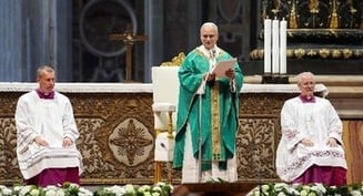 El Papa León asegura a los pobres que son amados por Dios y pide a los gobiernos que actúen