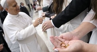 El matrimonio es una unión exclusiva que requiere un ‘cuidado delicado’, afirma el Vaticano