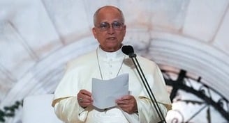 Pope urges Lebanese not to give up on peace or each other