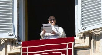 Las familias que fomentan los valores del Evangelio aportan esperanza en un mundo oscuro, dice el Pa