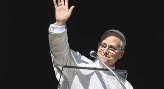 Families fostering Gospel values provide hope in dark world, pope says