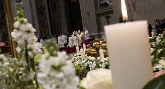 Religious poverty, chastity, obedience are signs of hope, pope says