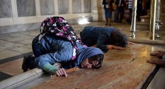 The tomb of Christ and the atomic moment