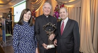 Extension honors Houston Catholic family with immigrant roots for serving church, community