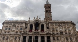 Pobres rendirán homenaje al Papa Francisco antes del entierro del féretro en Santa María la Mayor