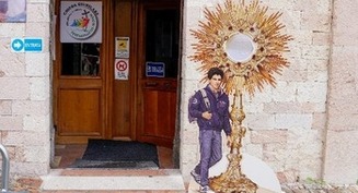 'Acutis brought us here': Pilgrims to Rome pivot from canonization to papal funeral
