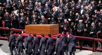 El Papa pasó su pontificado yendo a las periferias; en su funeral, las periferias vinieron a él