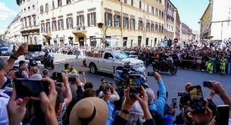 Católicos de EEUU participan en el funeral del Papa Francisco desde Roma hasta el Río Grande