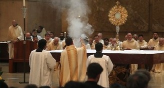 Los Ángeles cierra el Avivamiento Eucarístico Nacional con un llamado a 'ser valientes por Jesús'
