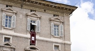 Pope appeals to leaders with power to end wars to start peace talks