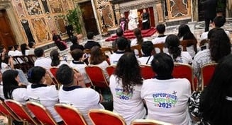 In Poland, popular retreats offer sharp contrast to data on decline in youths' religiosity
