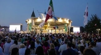 Journey together, seek real encounters, pope advises young people
