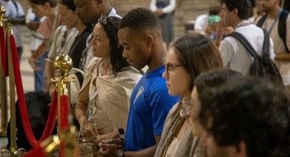 Para estos jóvenes adultos, el futuro san Frassati ha encendido su fe en medio de la comunidad