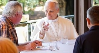 Lleven el 'fuego' del amor de Dios, dice el Papa en la Misa y el almuerzo con los pobres