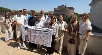 Un sacerdote pedalea de Hildesheim a Roma para ayudar a niños enfermos terminales