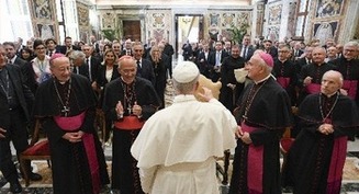 La teología debe abordar el cambio climático, la IA y otras preocupaciones reales, afirma el Papa