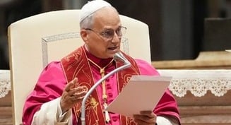 El Papa insta a la Iglesia a escuchar el dolor de las víctimas de abusos y a caminar juntos