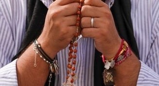 Pope asks everyone to pray the rosary for peace throughout October