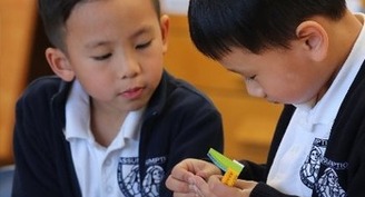 Imágenes, rituales, tradiciones: Cómo se distinguen las escuelas católicas