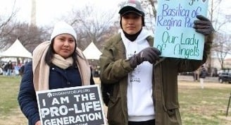 Que aborto sea 'impensable y haya una cultura de la vida', dicen hispanos que marcharon por la vida