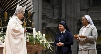 El Papa elogia a los religiosos por su valiente testimonio al servicio de los marginados