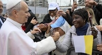Ante el misterio del mal, los cristianos deben ser signos de esperanza, dice el Papa León