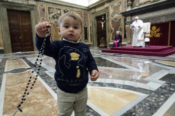 Pope to kids: Jesus loves you, wants you to love others