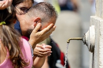 Water is a precious, finite resource to be protected, shared, pope says