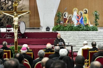 Welcome Jesus into the manger of your heart, papal preacher says