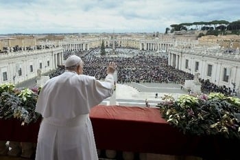 Pope's Christmas message: Say 'yes' to the Prince of Peace, 'no' to war