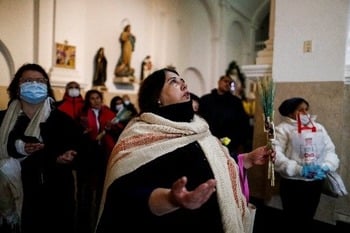 Home | New Outlook - Changes in Argentine church reflect vision of its