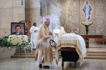 Fernando Valenzuela is 'alive and present in our hearts,' says homilist at funeral Mass