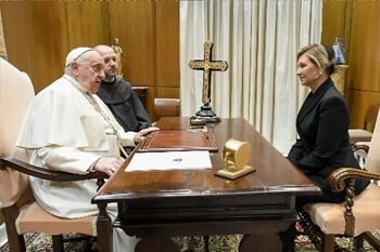 Pope meets Ukrainian first lady, decries war as 'shameful tragedy'