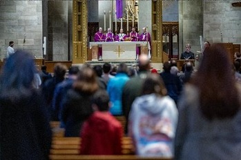 Catholic community gathers in prayer, offers support to those affected by bridge collapse