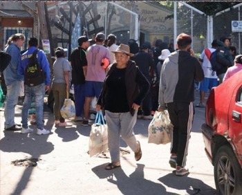 'We want him to come back,' Buenos Aires' poor say and wait for pope's return