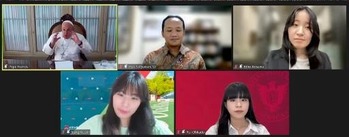 'No' to discrimination, 'yes' to closeness, true love, pope tells students