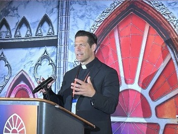 Here are 5 ways Father Mike Schmitz says Catholics can be better evangelizers