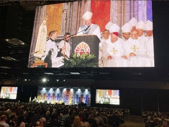 Broglio encourages young people to repent, reconcile and extend mercy at Eucharistic congress