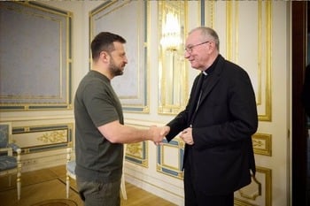 Cardenal visita al presidente de Ucrania y le transmite la cercanía del Papa