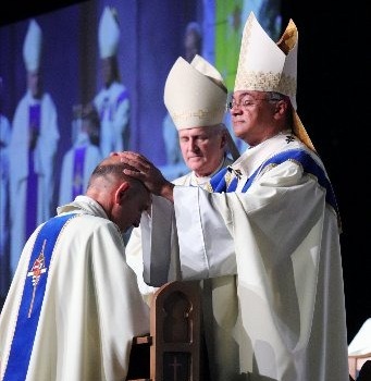 New bishop of Knoxville, Tenn., calls his ordination, installation 'a day of great beginnings'