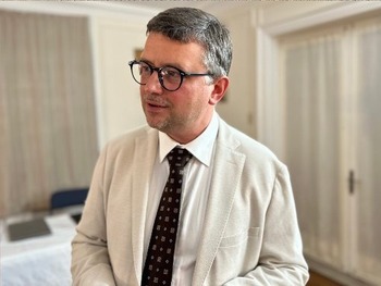 Pope Francis walks 'tightrope' on Russia's war in Ukraine, says church historian