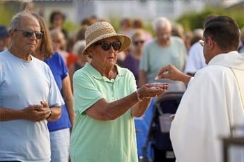 Is spiritual communion the same as sacramental Communion?