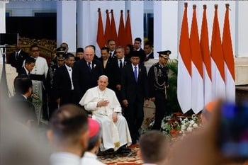Suspects who threatened the pope arrested in Indonesia, local police say