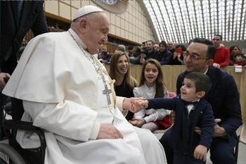 Pope gives bonus to employees with three or more children
