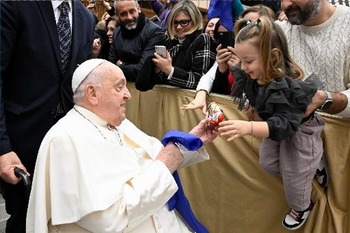 Contribute to peace, stop bullying in schools, pope tells educators