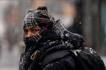 Organizaciones benéficas se preocupan por los riesgos para las personas sin hogar en medio del frío