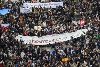 God responds generously to people's shortcomings, pope says at Angelus