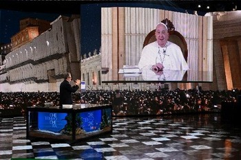 El Papa califica de 'desgracia' la amenaza de Trump de una deportación masiva