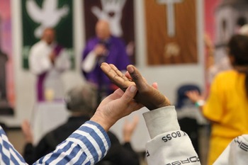 Obispo pide que los inmigrantes sean tratados con compasión